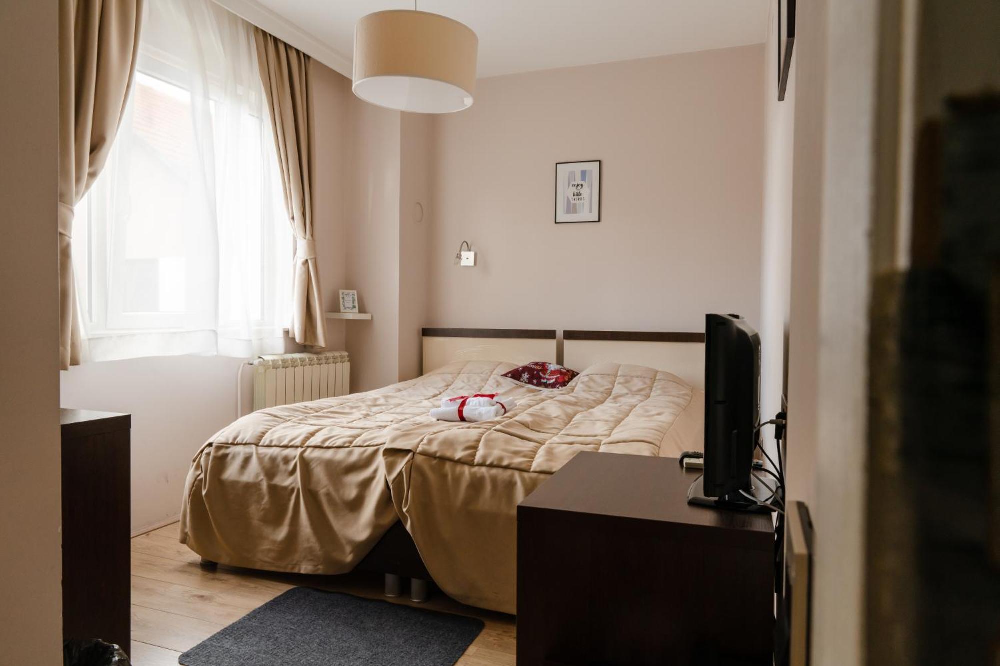 Garni Hotel 018 In Ni Eksteriør bilde