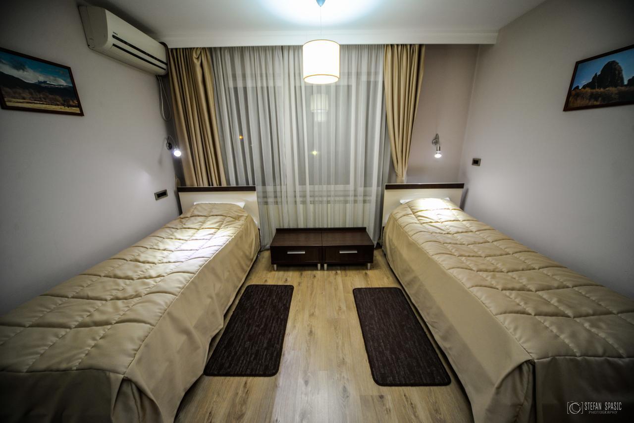 Garni Hotel 018 In Ni Eksteriør bilde