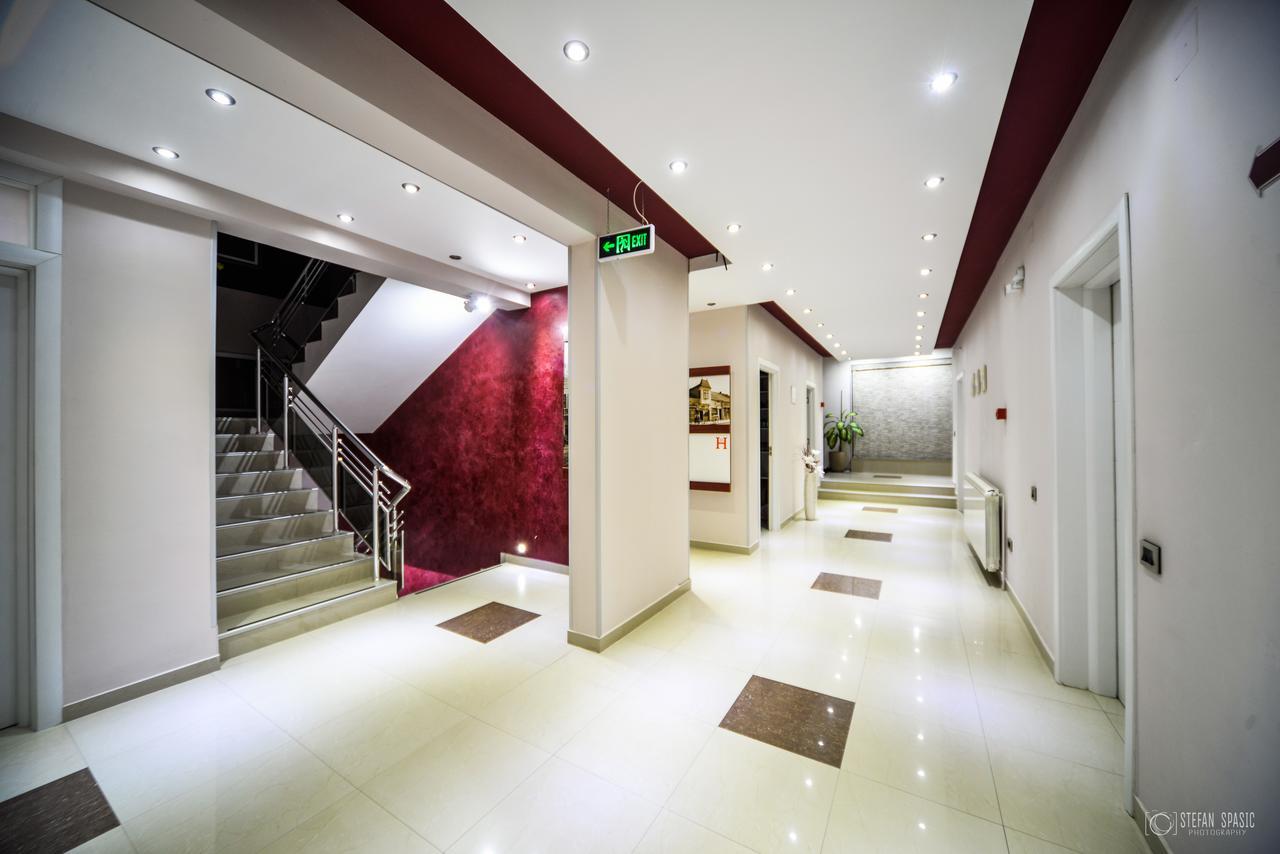 Garni Hotel 018 In Ni Eksteriør bilde