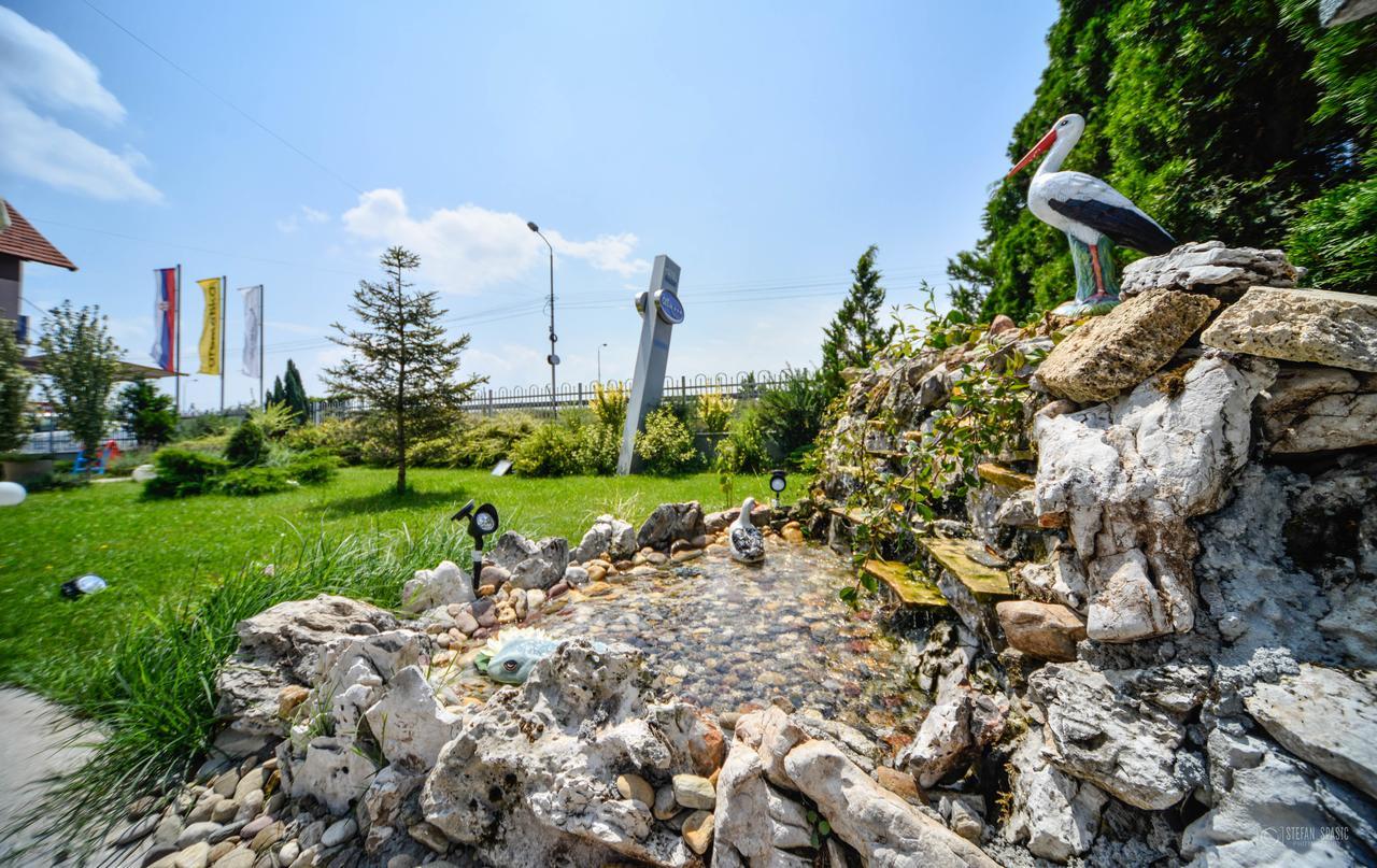 Garni Hotel 018 In Ni Eksteriør bilde
