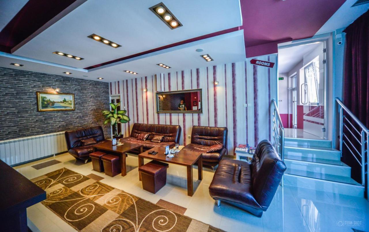 Garni Hotel 018 In Ni Eksteriør bilde
