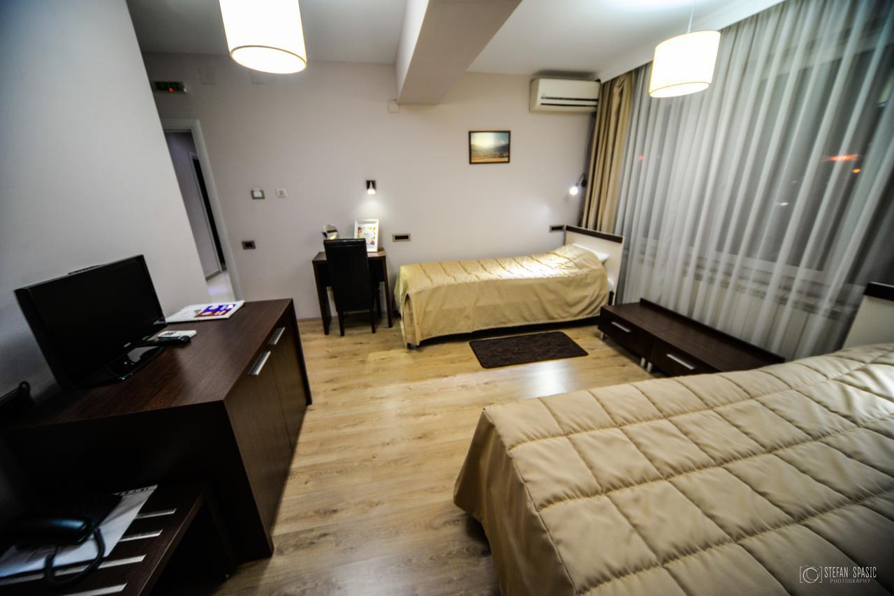 Garni Hotel 018 In Ni Eksteriør bilde