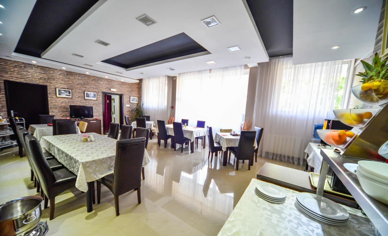 Garni Hotel 018 In Ni Eksteriør bilde